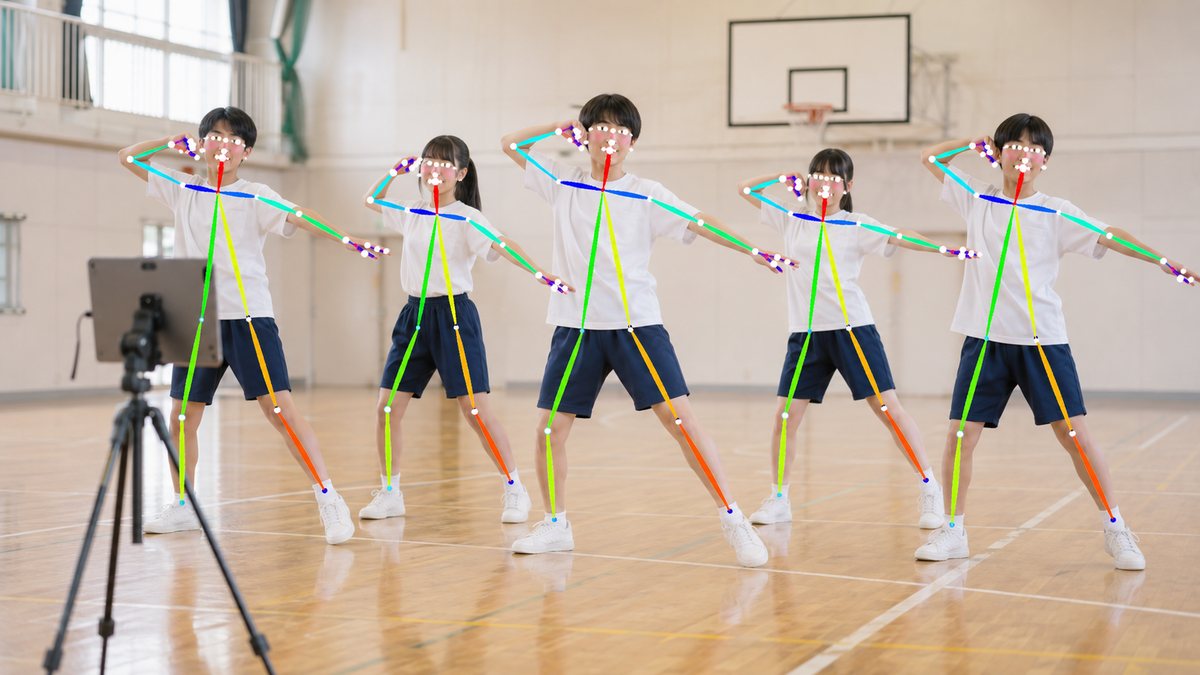 体育の授業でタブレットの前で踊る生徒の骨格をAIが検出しているイメージ